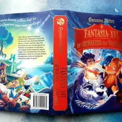 De cover van Fantasia XVI, een boek voor alle leeftijden, toont Geronimo Stilton en zijn vrienden die het Fantasia-rijk verdedigen tegen een duistere dreiging.