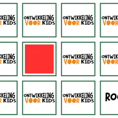 Een spelbord met vakjes, de meeste met het woord 'VOOR' erop. Perfect voor taalspelletjes voor thuis!
