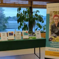 Engels leren met dyslexie? De Dyslexie Academy biedt hulp. Zelfstudie, hulpmiddelen en trainingen voor een vrijstelling engels.
