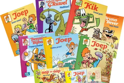 Een stapel vrolijke kinderboeken, waaronder "Joep" en "Kik", die het leesplezier bevorderen.