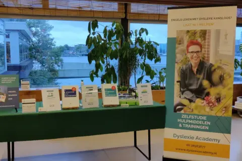 Engels leren met dyslexie? De Dyslexie Academy biedt hulp. Zelfstudie, hulpmiddelen en trainingen voor een vrijstelling engels.
