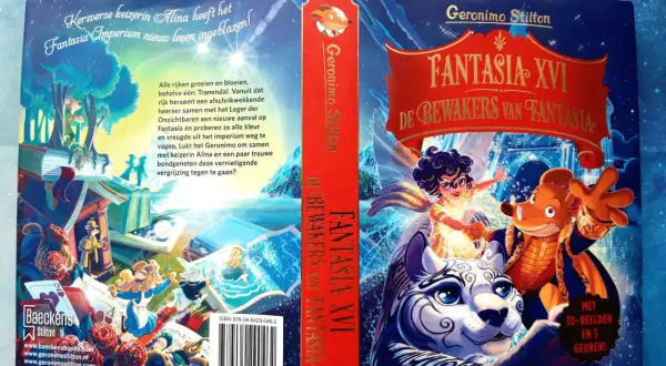 De cover van Fantasia XVI, een boek voor alle leeftijden, toont Geronimo Stilton en zijn vrienden die het Fantasia-rijk verdedigen tegen een duistere dreiging.