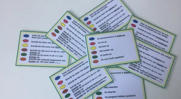 Werkwoorden groep 4 oefenkaarten: zoek de persoonsvorm, stam, hij-vorm, wij-vorm, ik-vorm en voltooid deelwoord.