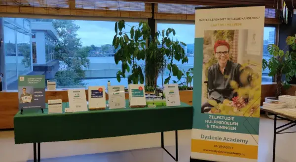 Engels leren met dyslexie? De Dyslexie Academy biedt hulp. Zelfstudie, hulpmiddelen en trainingen voor een vrijstelling engels.