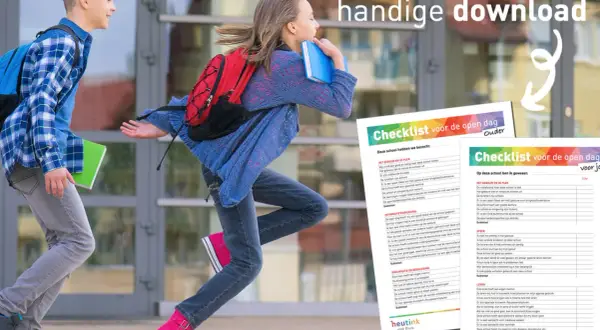 Twee kinderen rennen enthousiast naar school, klaar voor de volgende stap: van basisschool naar middelbare school. Een handige checklist helpt ouders bij de open dag.