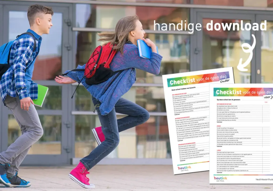 Twee kinderen rennen enthousiast naar school, klaar voor de volgende stap: van basisschool naar middelbare school. Een handige checklist helpt ouders bij de open dag.