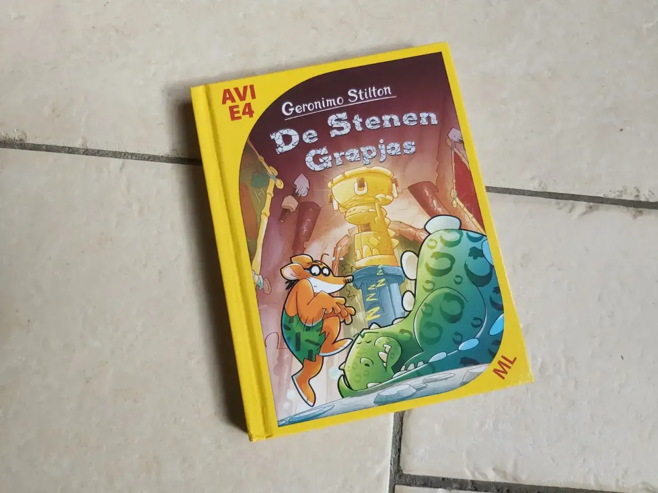 Geronimo Stilton AVI E4: De Stenen Grapjas, een spannend avontuur voor jonge lezers.