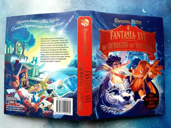 De cover van Fantasia XVI, een boek voor alle leeftijden, toont Geronimo Stilton en zijn vrienden die het Fantasia-rijk verdedigen tegen een duistere dreiging.